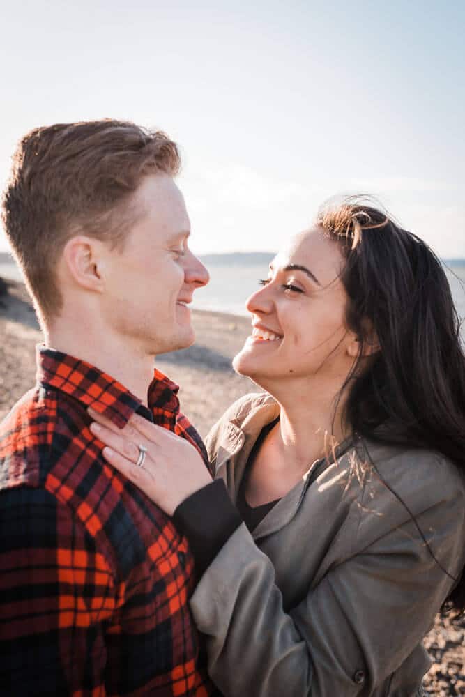 tacoma couples outdoor photo shoot on the water