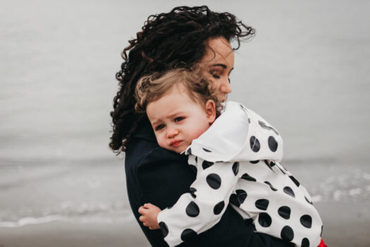 mother and daughter family photo shoot at alki beach in seattle